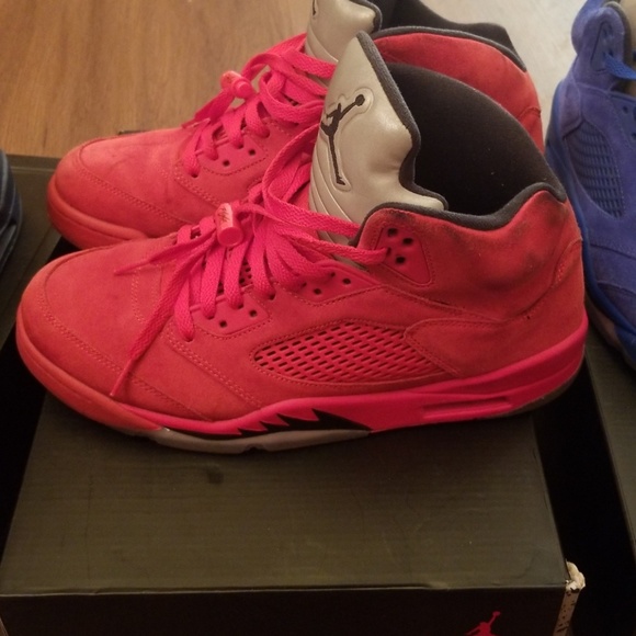 Red Jordans retro 5